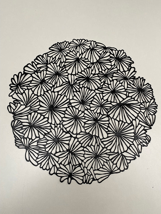 Alessi Daisy, mooie zwarte placemat van Sandy Chilewich, bloemmotief, diameter 36 cm