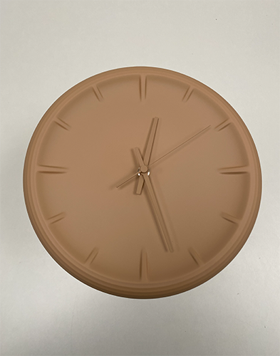 Relief-keramische wandklok van Lemnos, ontwerp Ryosuke Fukasada, in bruin