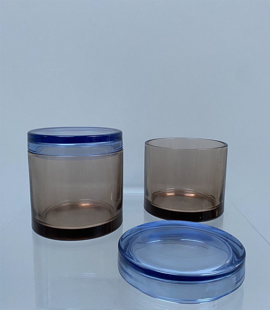 Remember glazen voorraadpot laag, bruin glas met blauw deksel, deksel los ernaast