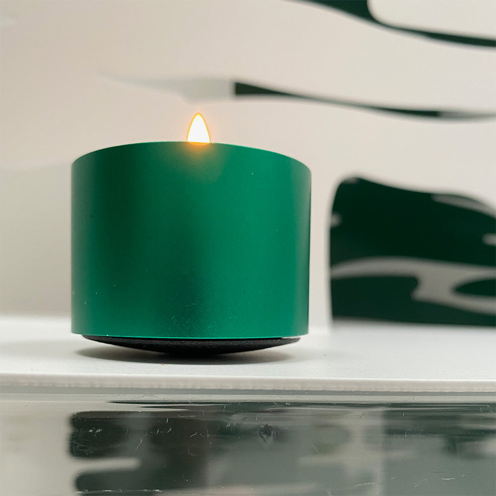 Waxinelichthoudertje met mooie groene geanodiseerde behuizing en bolle bodem, ontwerp Kees Meinardi