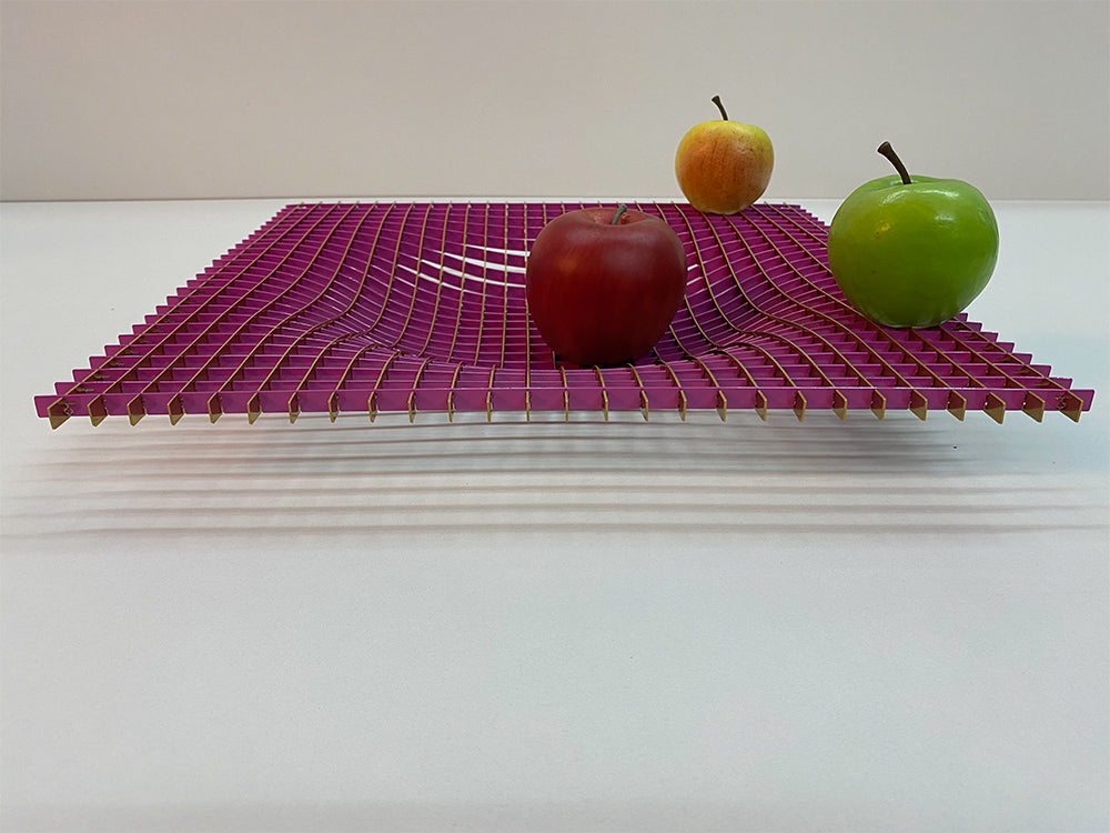 Fundamental Gravity metalen fruitschaal in magenta, ontwerp van Rönsch-Molloy