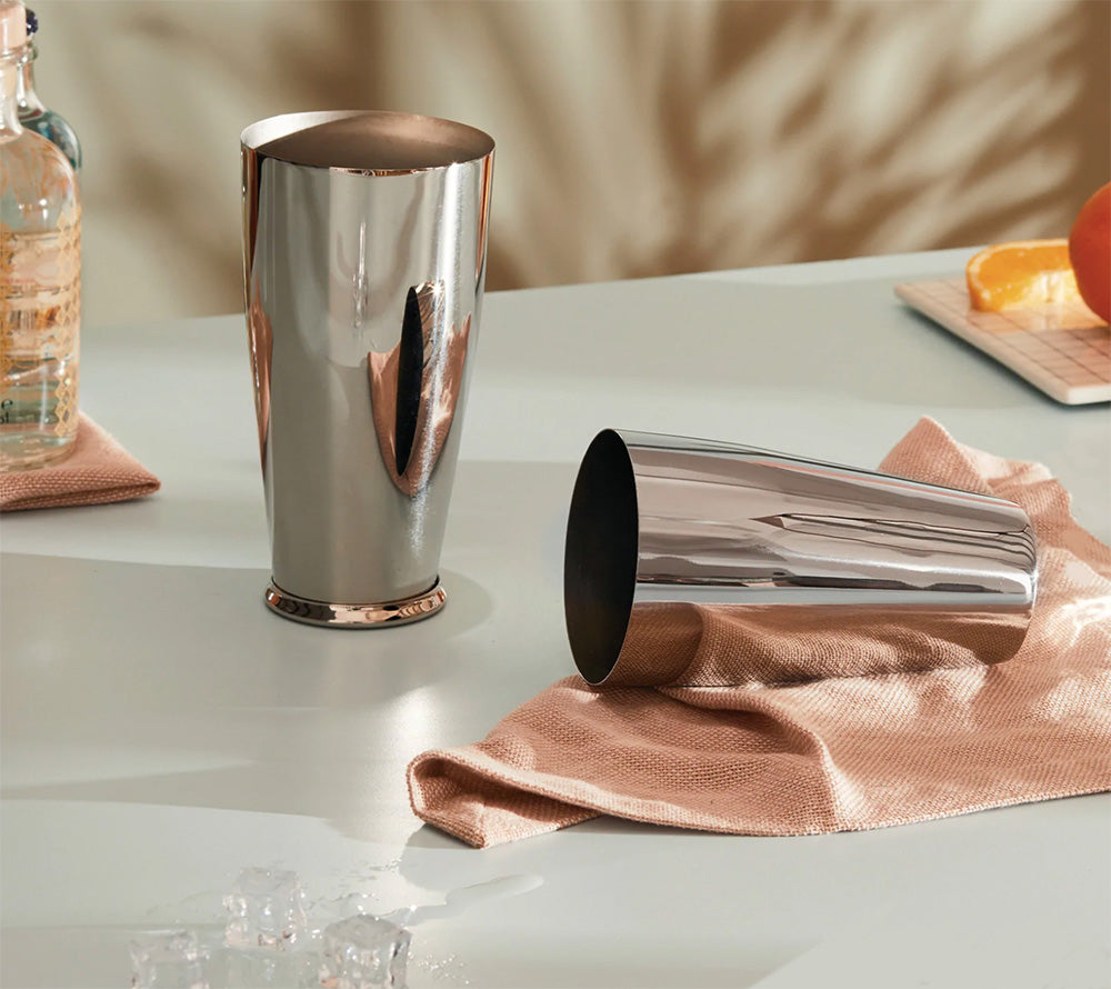 Alessi Boston shaker van staal, de twee delen los van elkaar