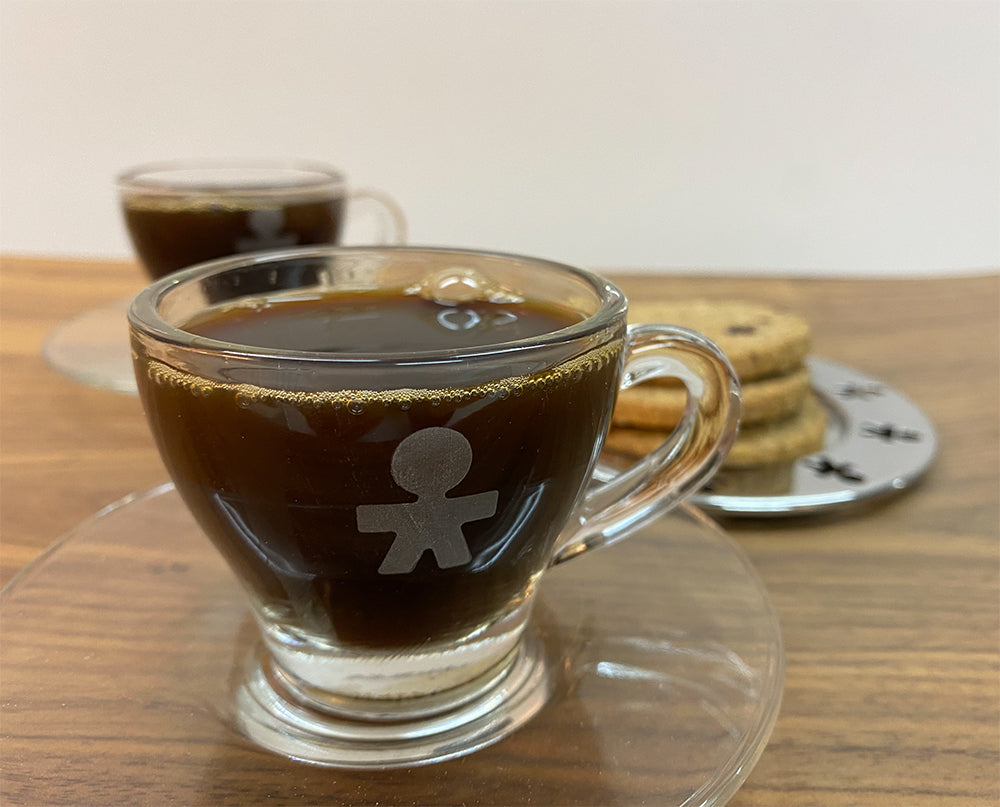 Alessi Girotondo espressoglaasjes met schotel, twee kopjes met kong-motief