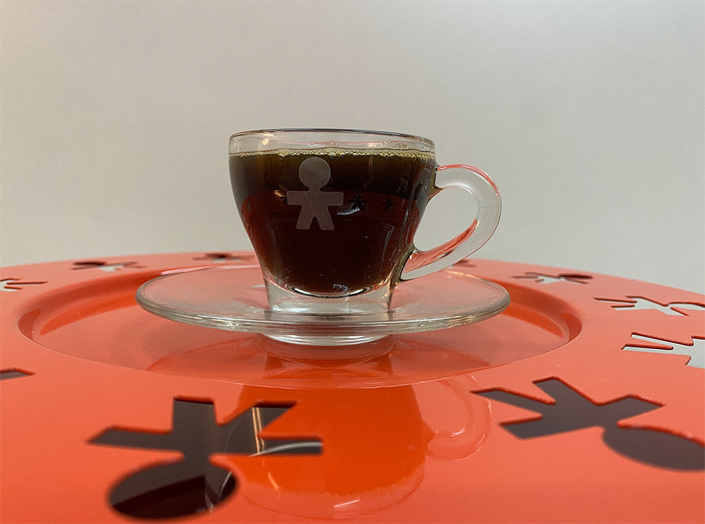 Alessi Girotondo espressoglaasje met schotel, zijaanzicht met kong-motief