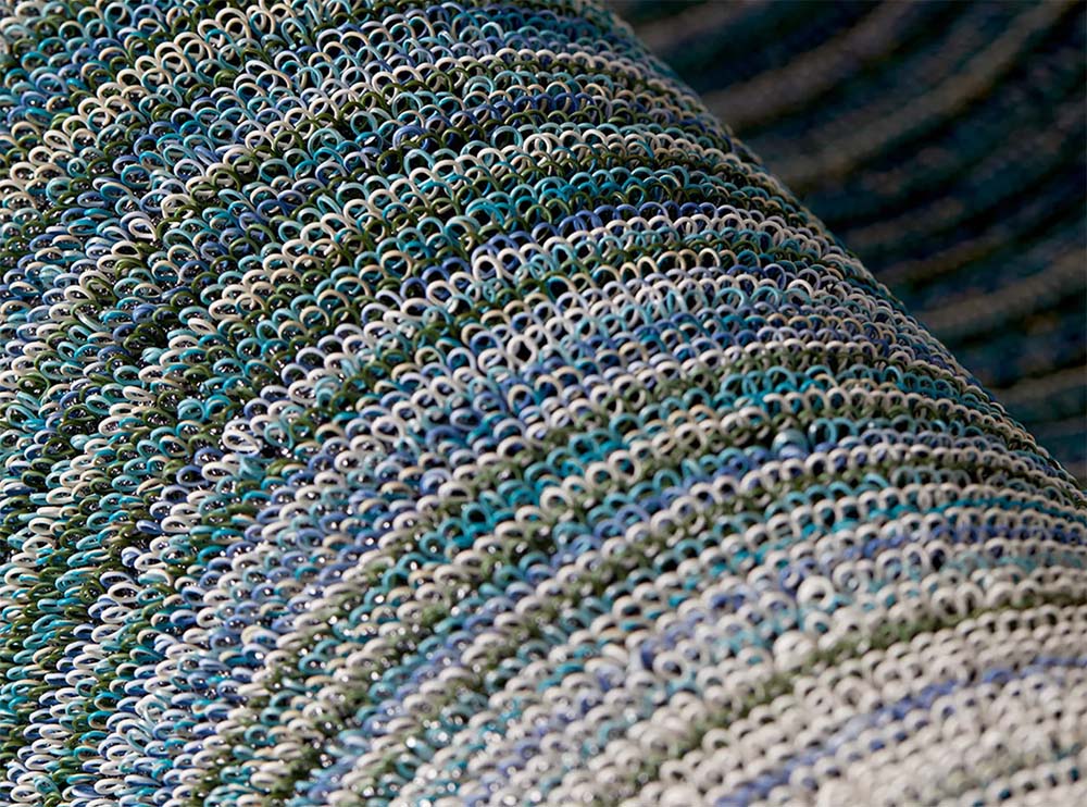 Detail van de getufte garens van de Chilewich deurmat Fade Lagoon