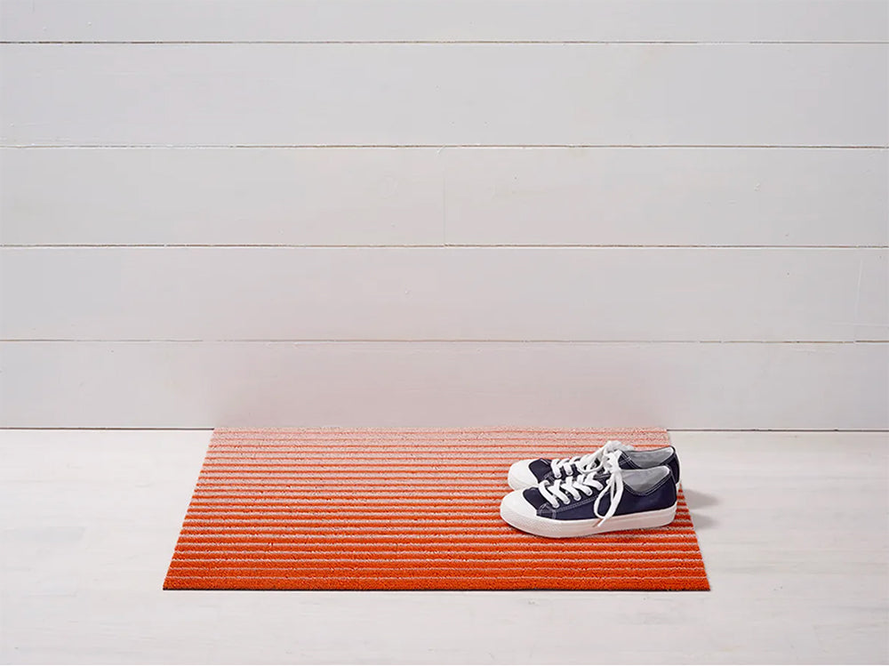 Chilewich deurmat Domino-Apricot met gestreept motiel in oranje en wit, 46 x 71 cm