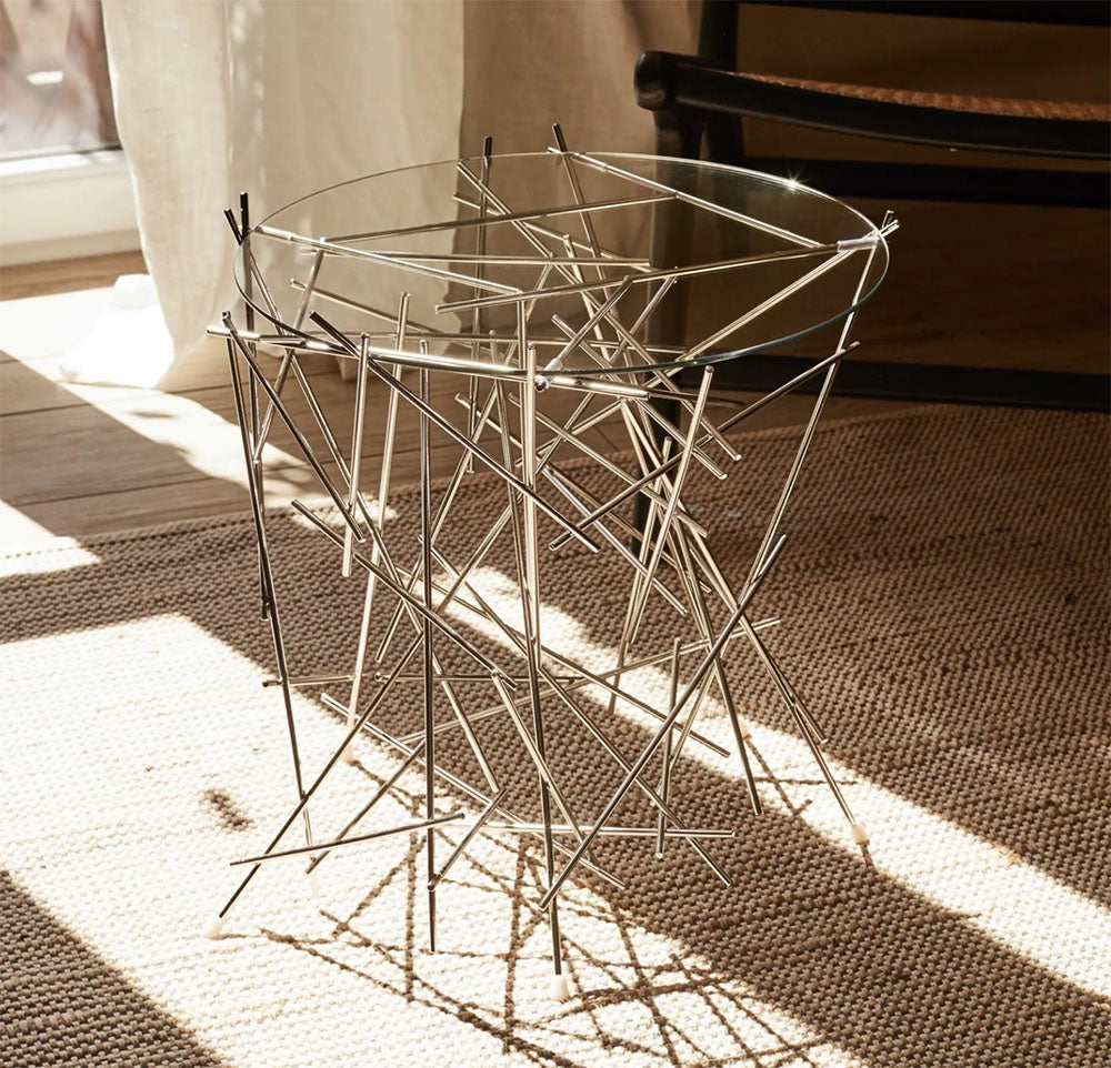 Alessi Blow Up bijzet tafel van fratelli Campana, gepolijst staal met glazen blad, in interieur