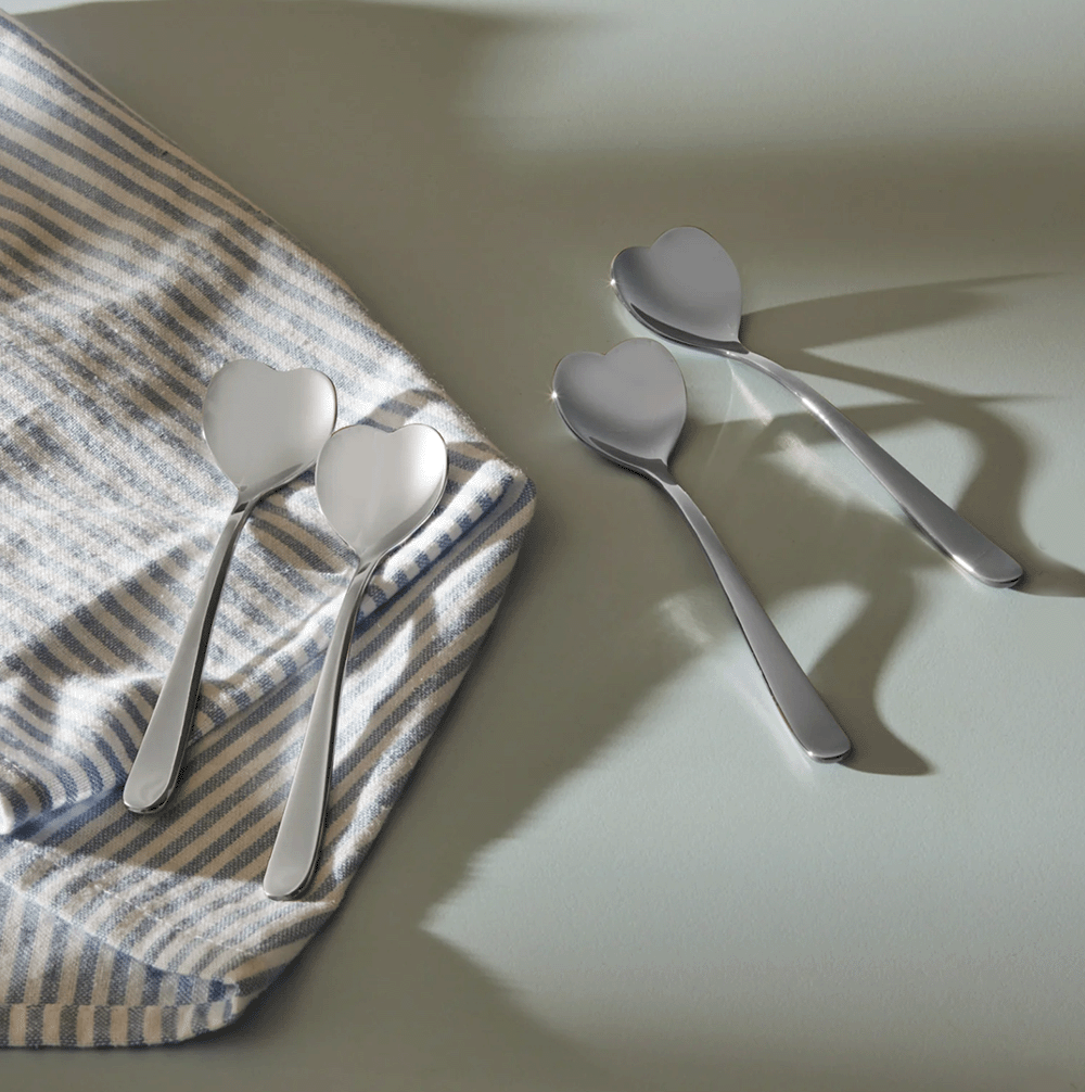 Alessi theelepels met hartvormige lepelbak, set van vier, ontwerp Miriam Mirri