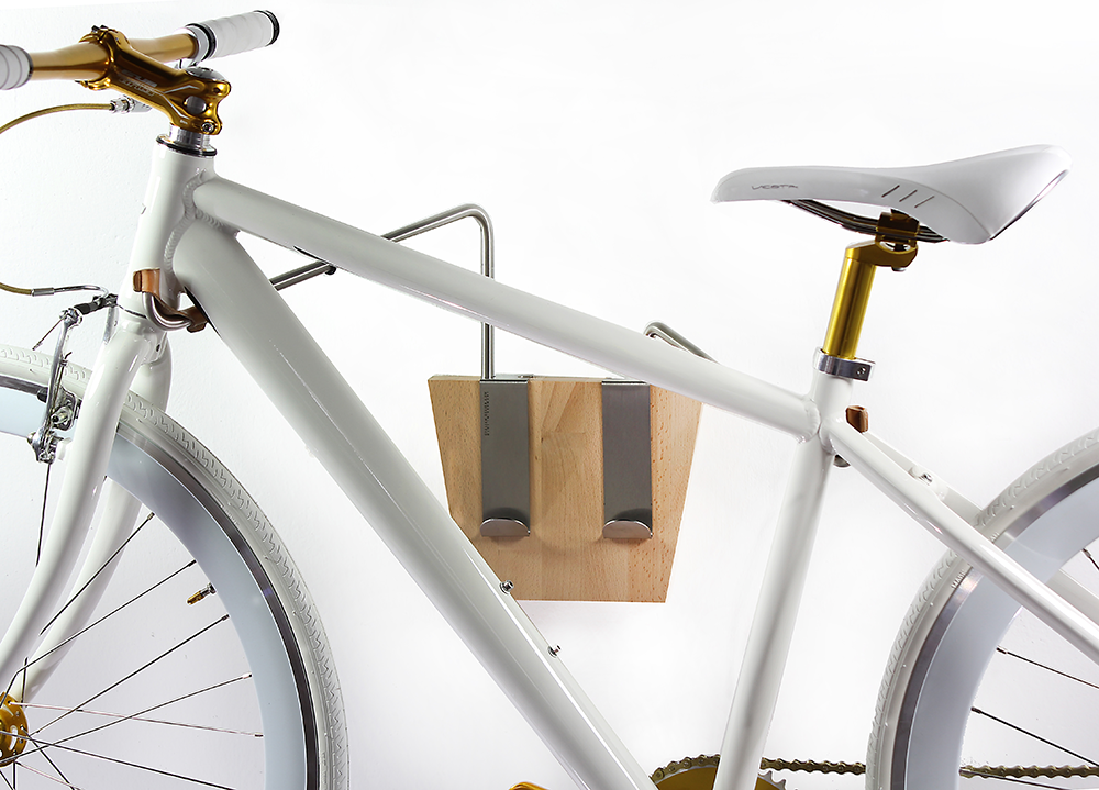 Opossum fietsdrager Bull met mountainbike, detail van montage aan frame