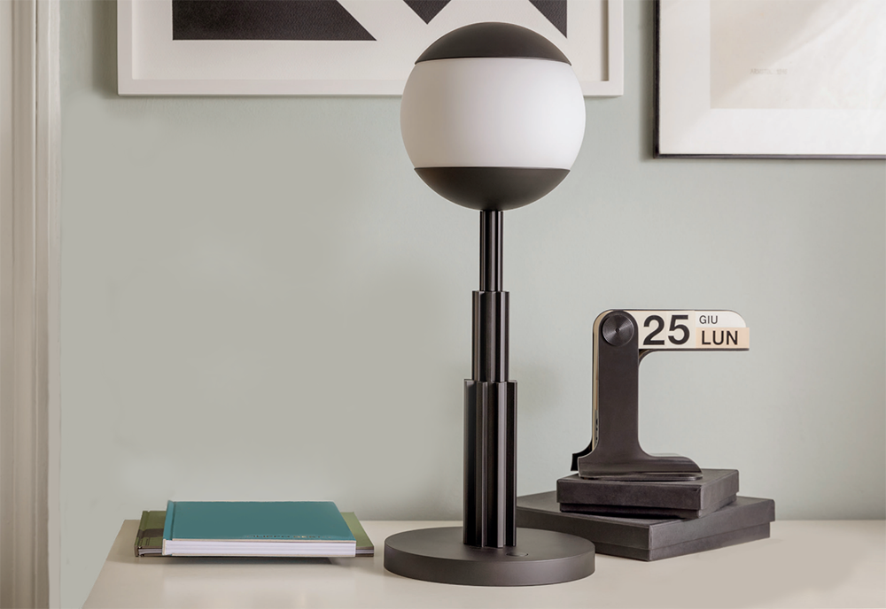 Alessi Rossi kleine tafellamp zwart, ontwerp Aldo Rossi
