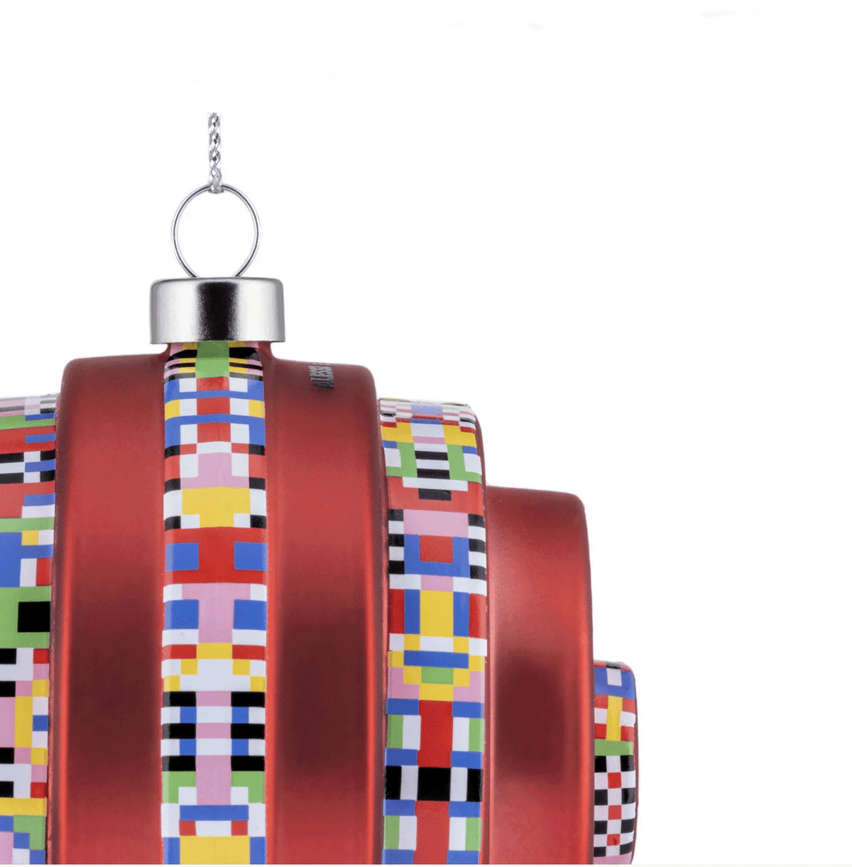 Detail van het ophangoog en het geometrische lichtpatroon op de kerstbal Holyhedrics