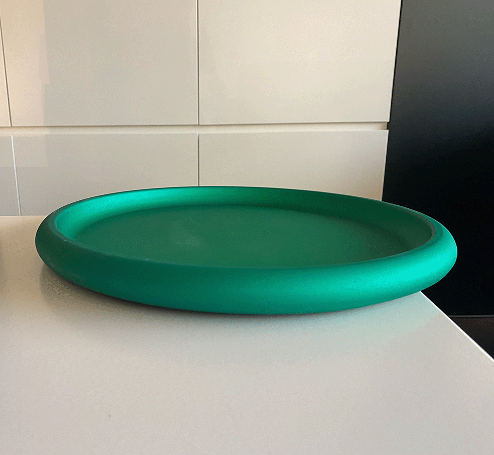 Side view of Discolo tray in green