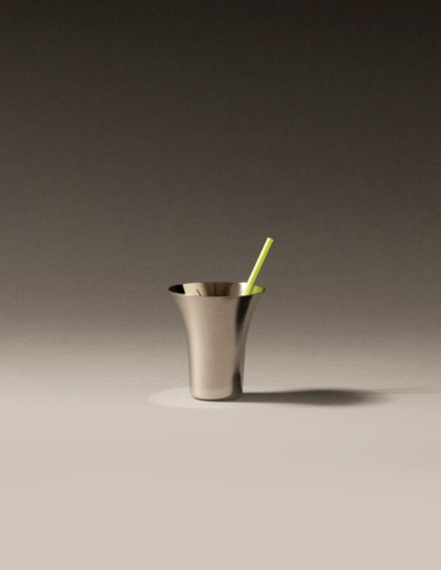 Kuru Kuru drinkbeker met rietje, ontworpen door Naoto Fukasawa