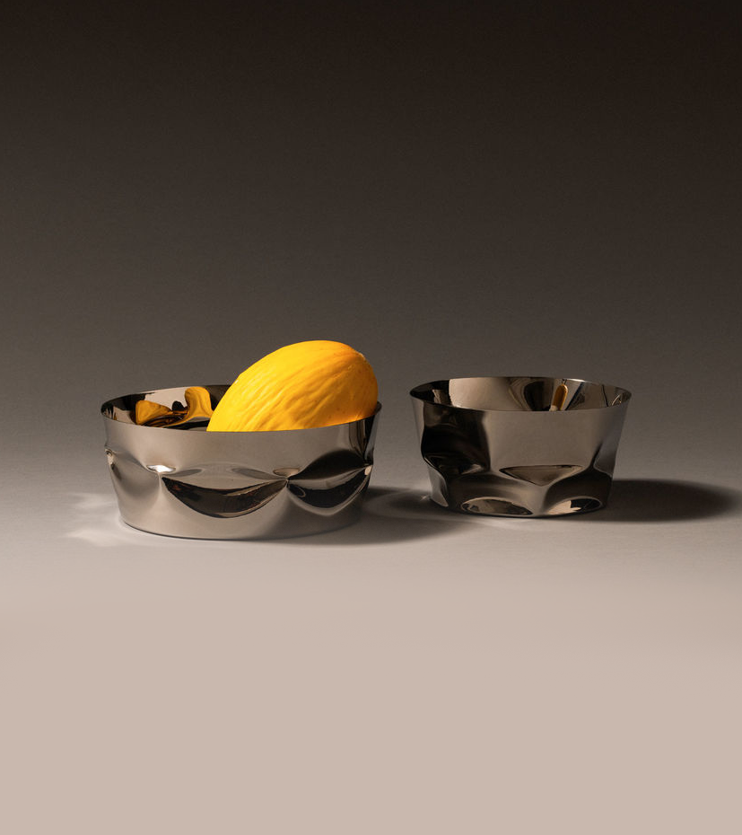 Twee formaten Compressioni mand naast elkaar, een ervan met meloen