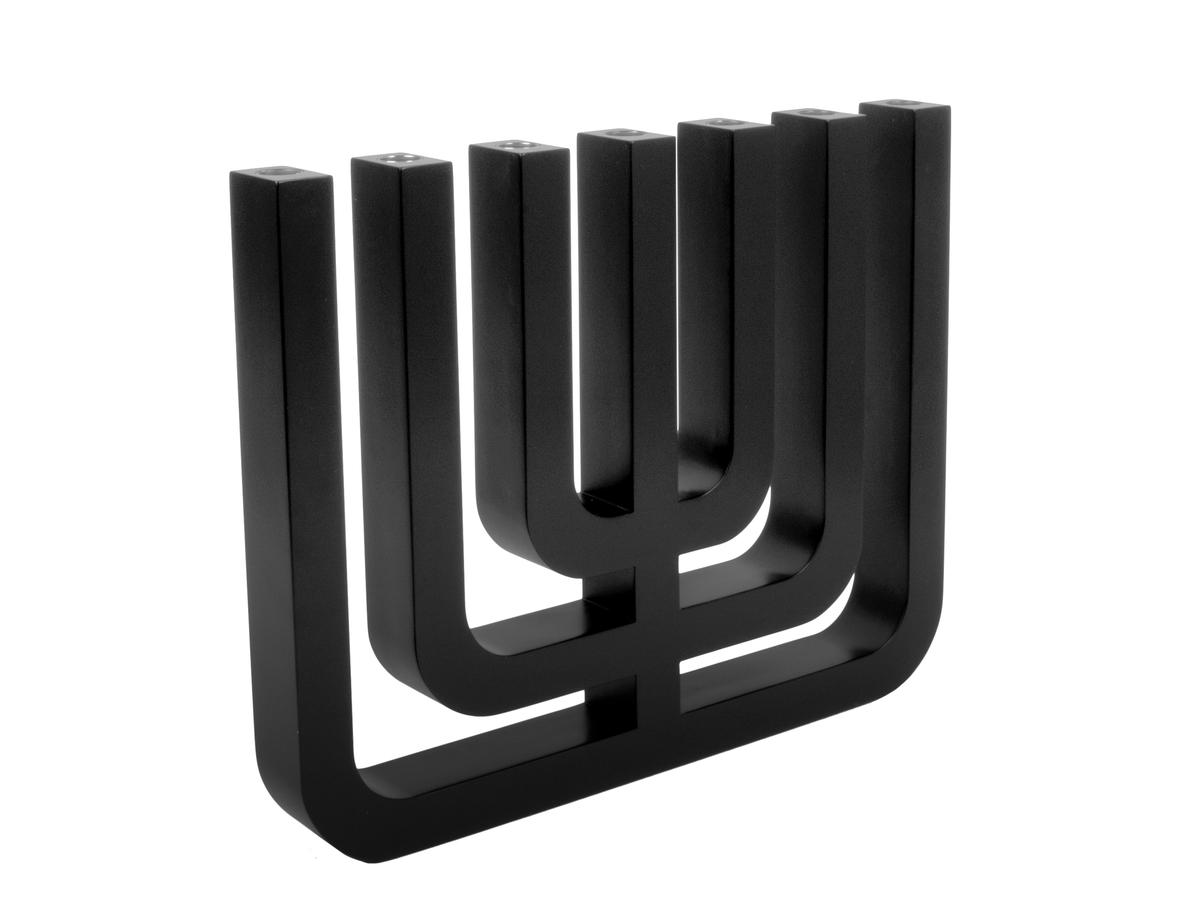 Alessi Menorah kandelaar in zwart, schuin aanzicht