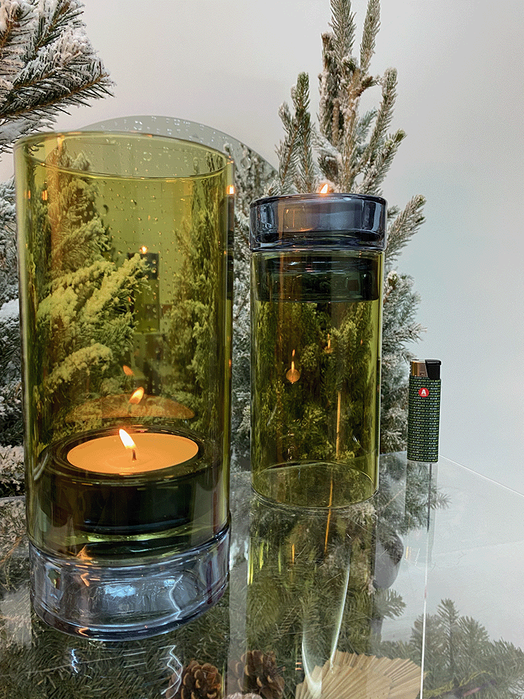 Detail van Remember Lys windlicht in lime, glazen houder met voet en waxinelicht