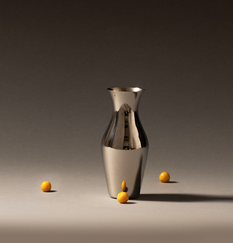 Kuru Kuru carafe by Alessi, detail of tailored shape, in stainless steel