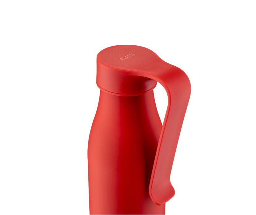 Detail van dop en clip van de Alessi Away thermobeker in rood