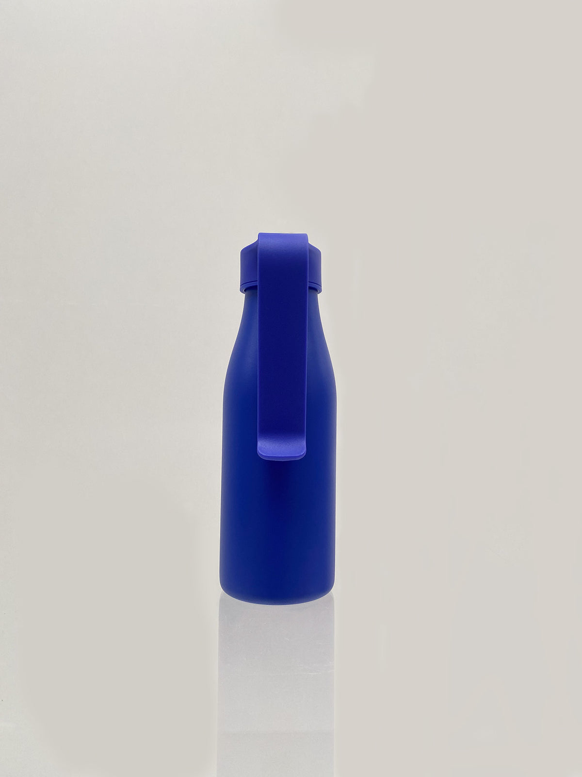 Alessi Away thermal mug, dark blue, rear view with carrying handle