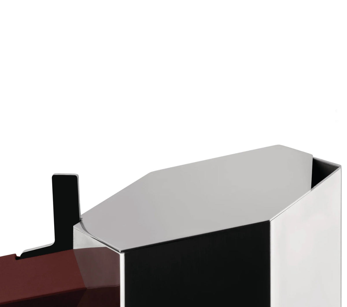 Detail van het deksel van de Alessi Menhir koffiemaker, in rvs en zwart.