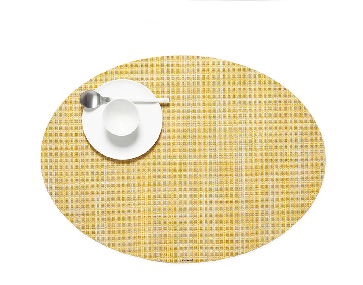 Ovale placemat in ochre Mini Basketweave, with cup and saucer