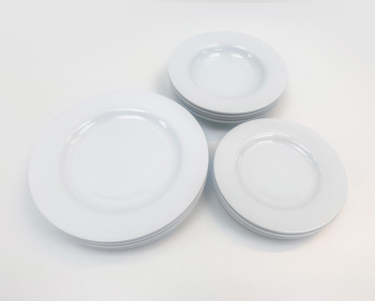 PlateBowlCup borden, dinerborden, ontbijtborden en soepborden naast elkaar