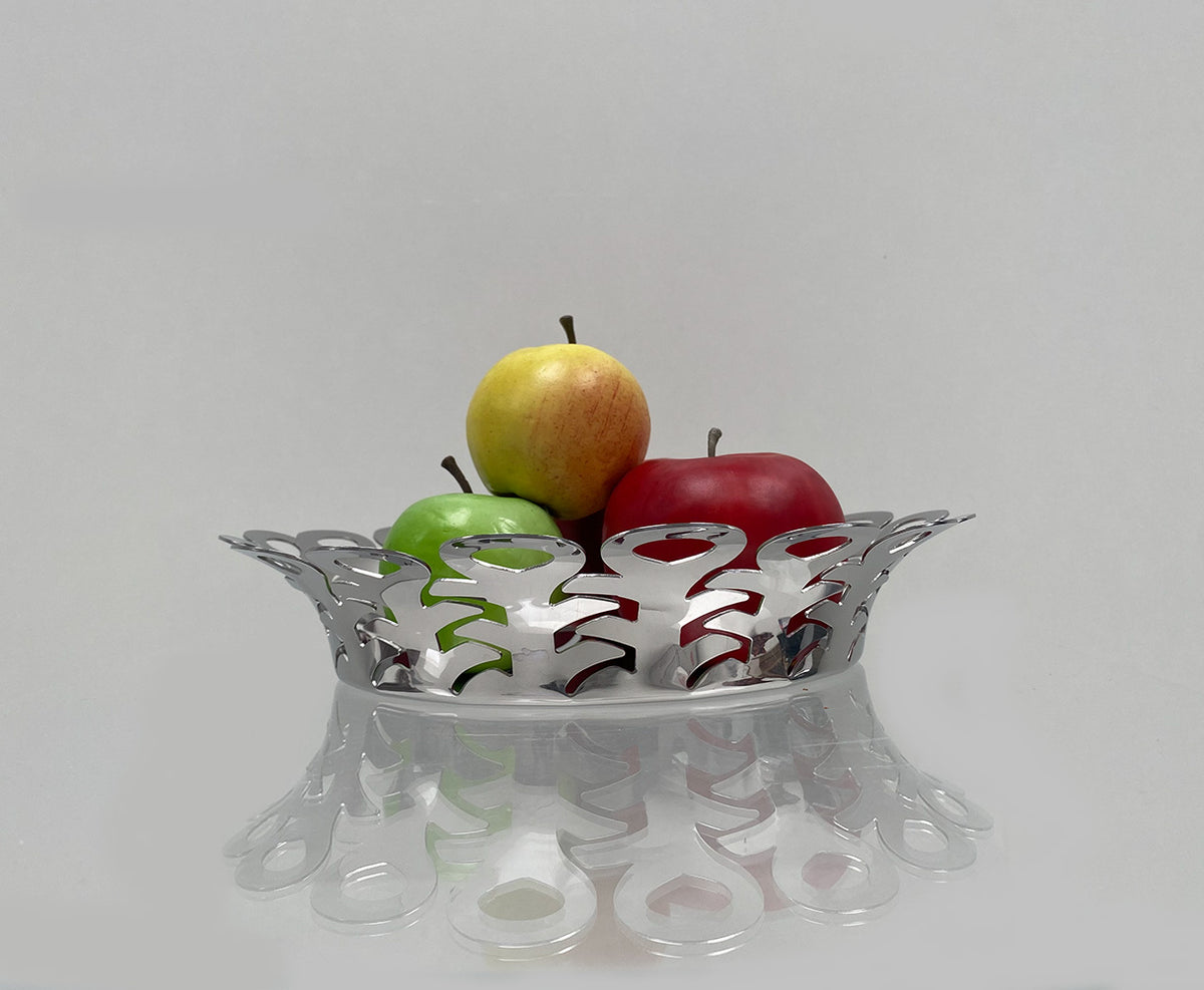 Alessi Vimini mand, groot, met appels, schuin aanzicht
