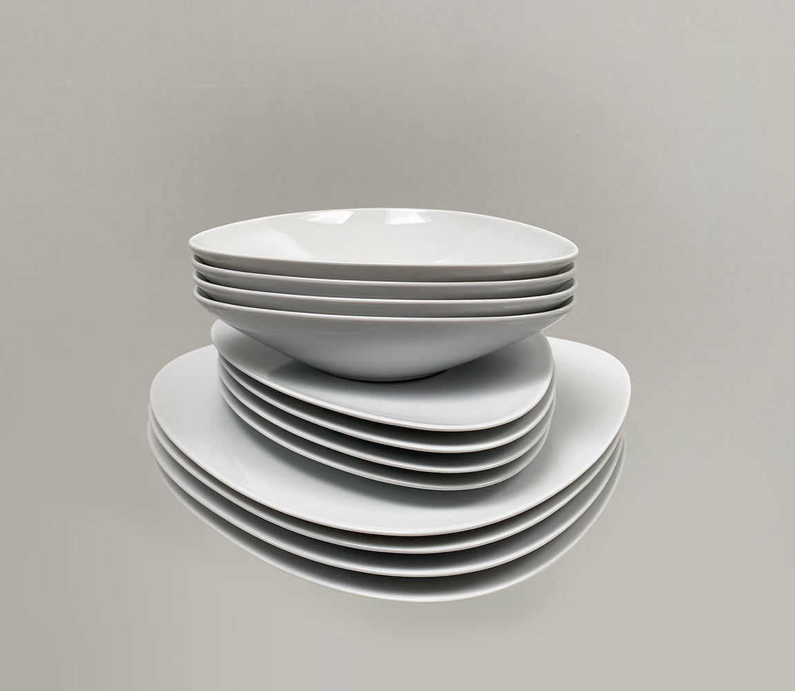 Colombina borden set, 12-delig servies in wit porselein, opgestapeld getoond