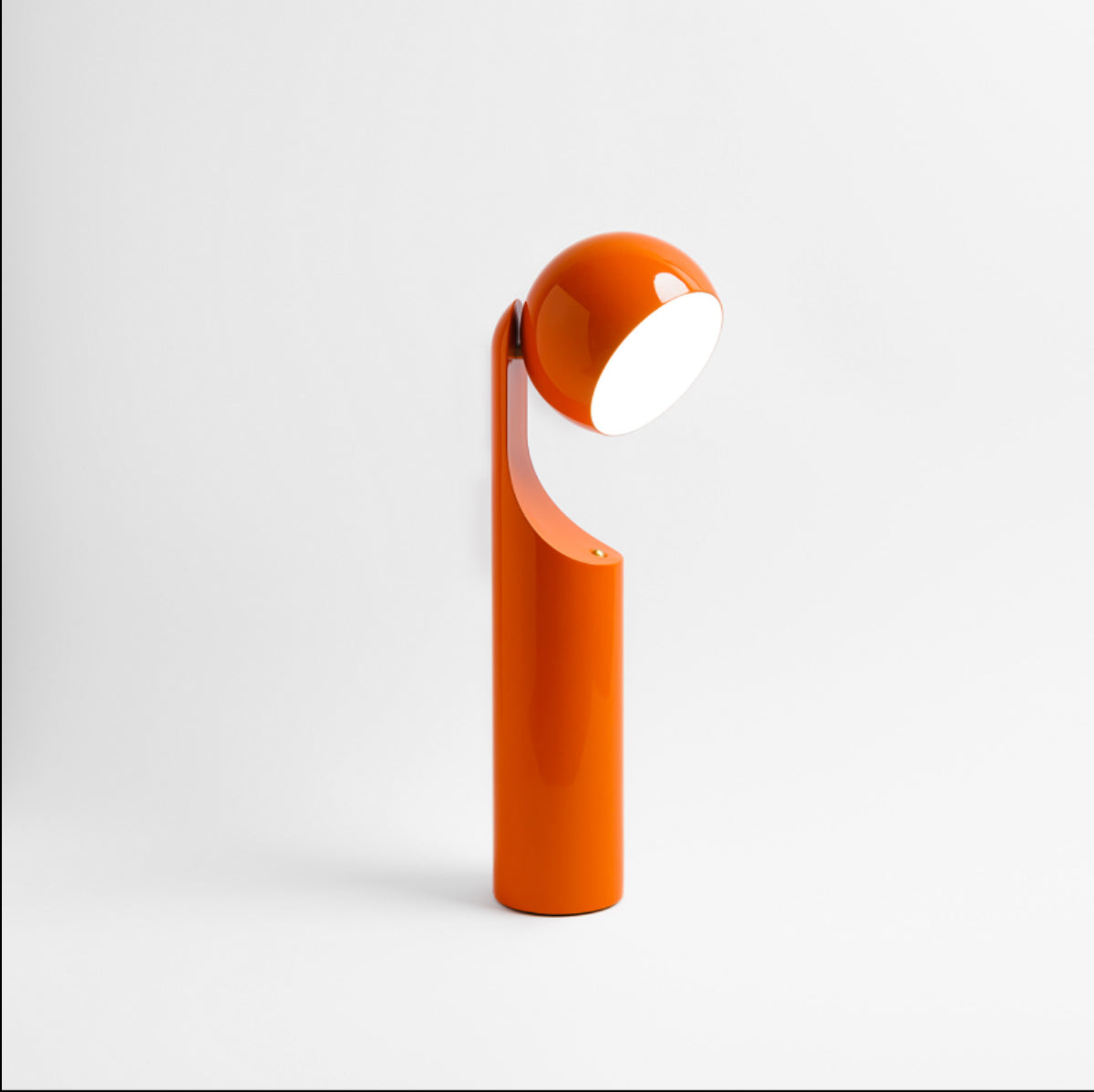 Alessi Mono Retro Lamp Tangerine, ontwerp Notion Studio, oranje leeslamp met draaibare kop, vooraanzicht