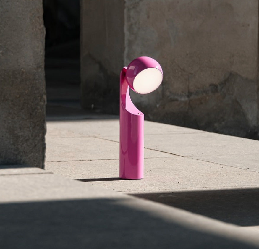 Mooie Mono Retro Lamp in hot pink, dimbaar met draaibare kop - Alessi, ontwerp Notion Studio