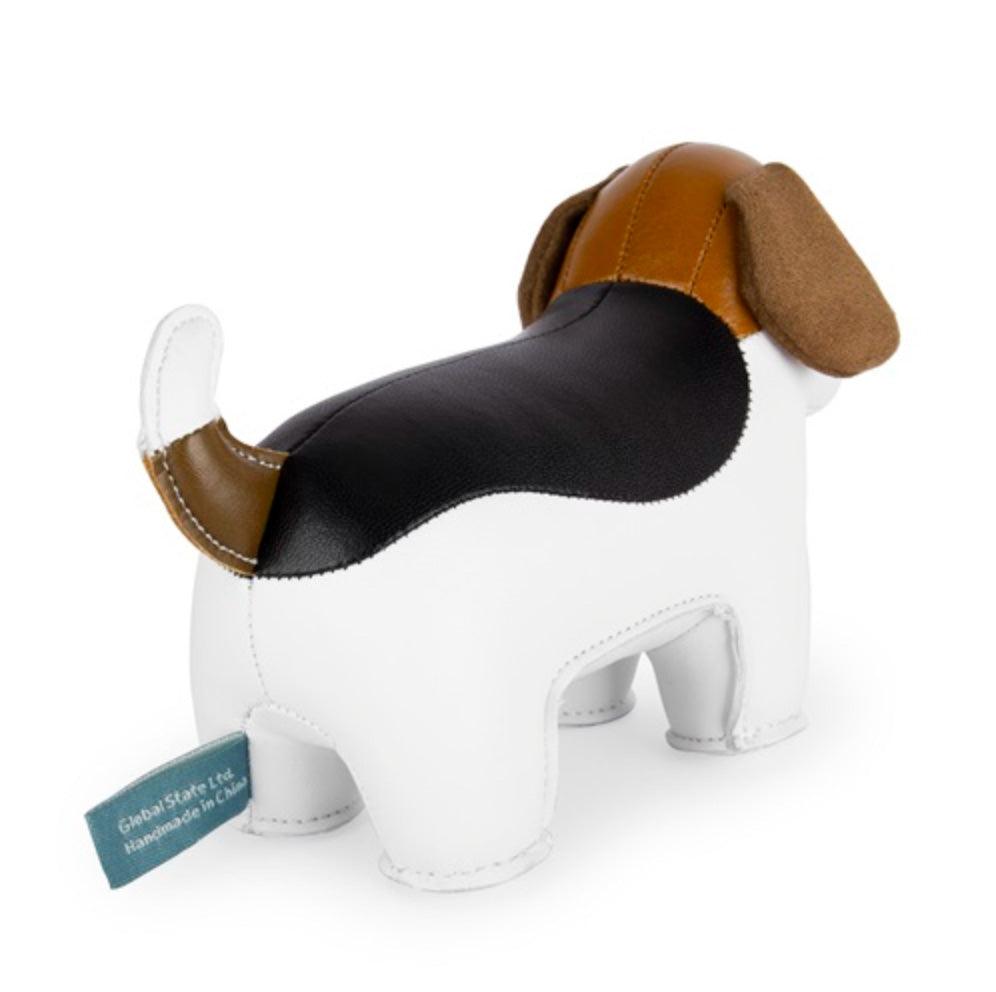 Achteraanzicht van Zuny Beagle presse-papier met merklabel op de rug.