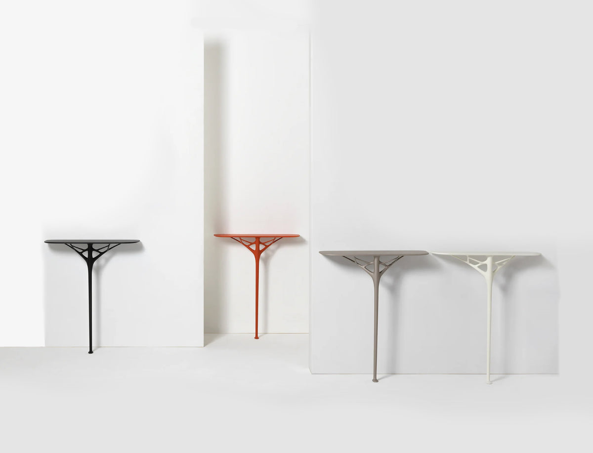 Kartell A.I. Console naast elkaar in zwart, rood, grijs en wit