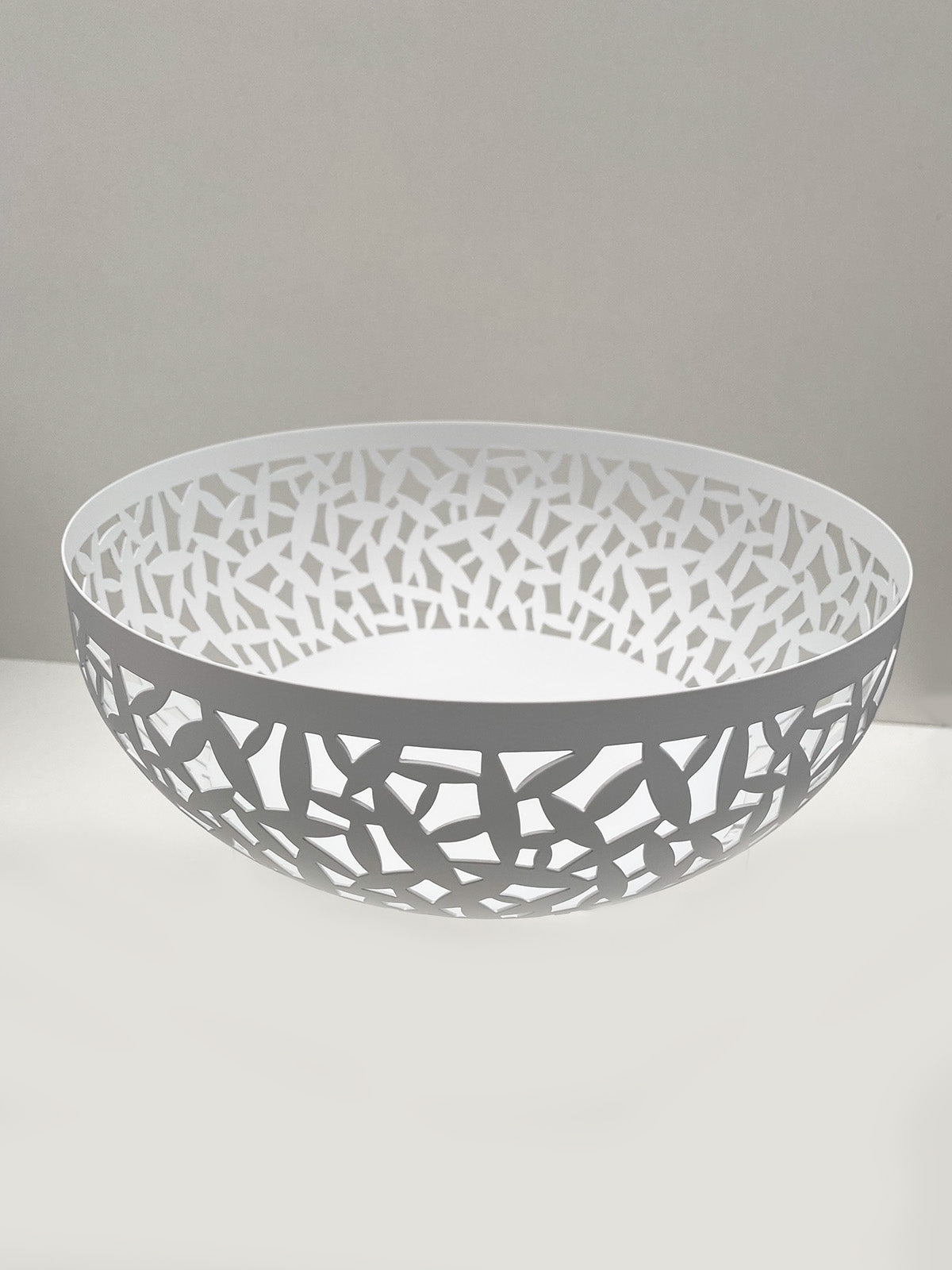 Alessi Cactus fruitschaal in wit metaal met opengewerkt patroon, leeg