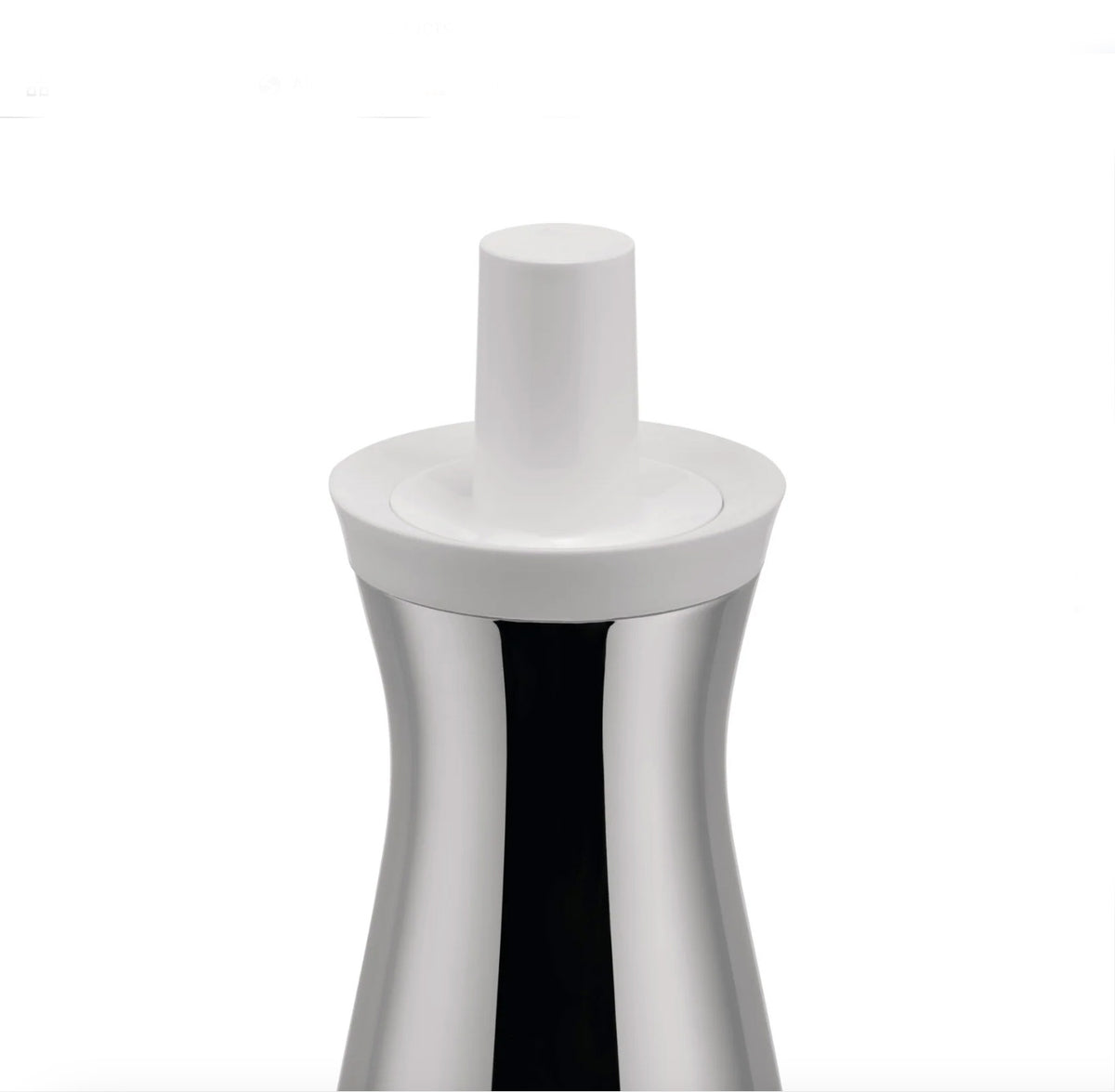 Detail of closed cap of the Mami oil bottle, in white