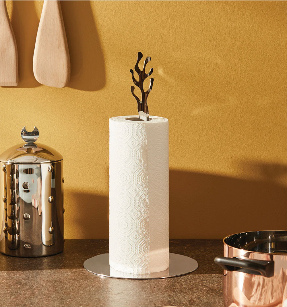 Mediterraneo keukenrolhouder van Alessi met rol keukenpapier