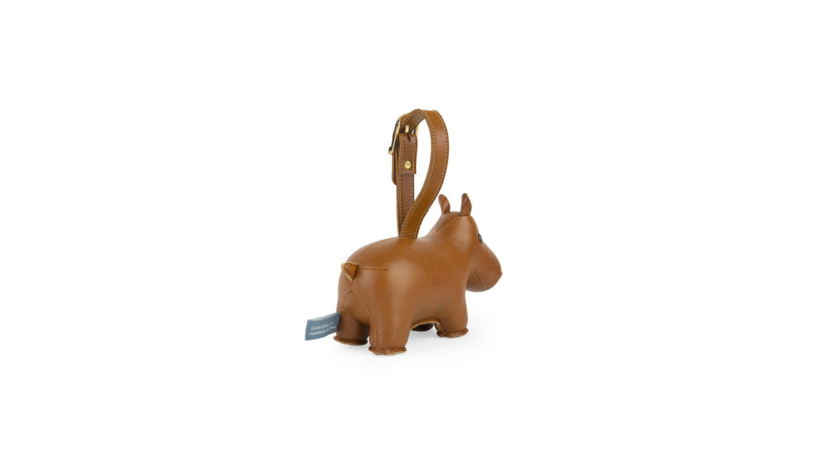 Mini-Hippo tas-accessoire, achteraanzicht met label aan riempje