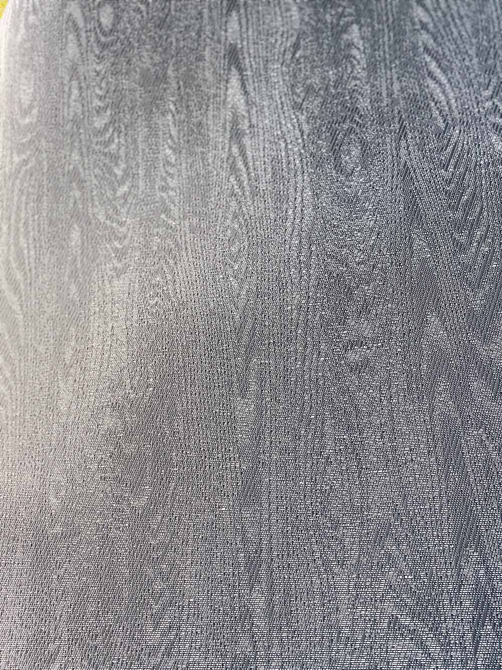 Chilewich Woodgrain rug in Slate, detail showing light reflection on wood grain