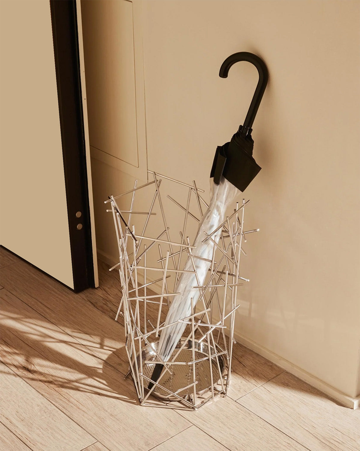 Alessi Blow Up paraplubak van Fratelli Campana, met paraplu erin