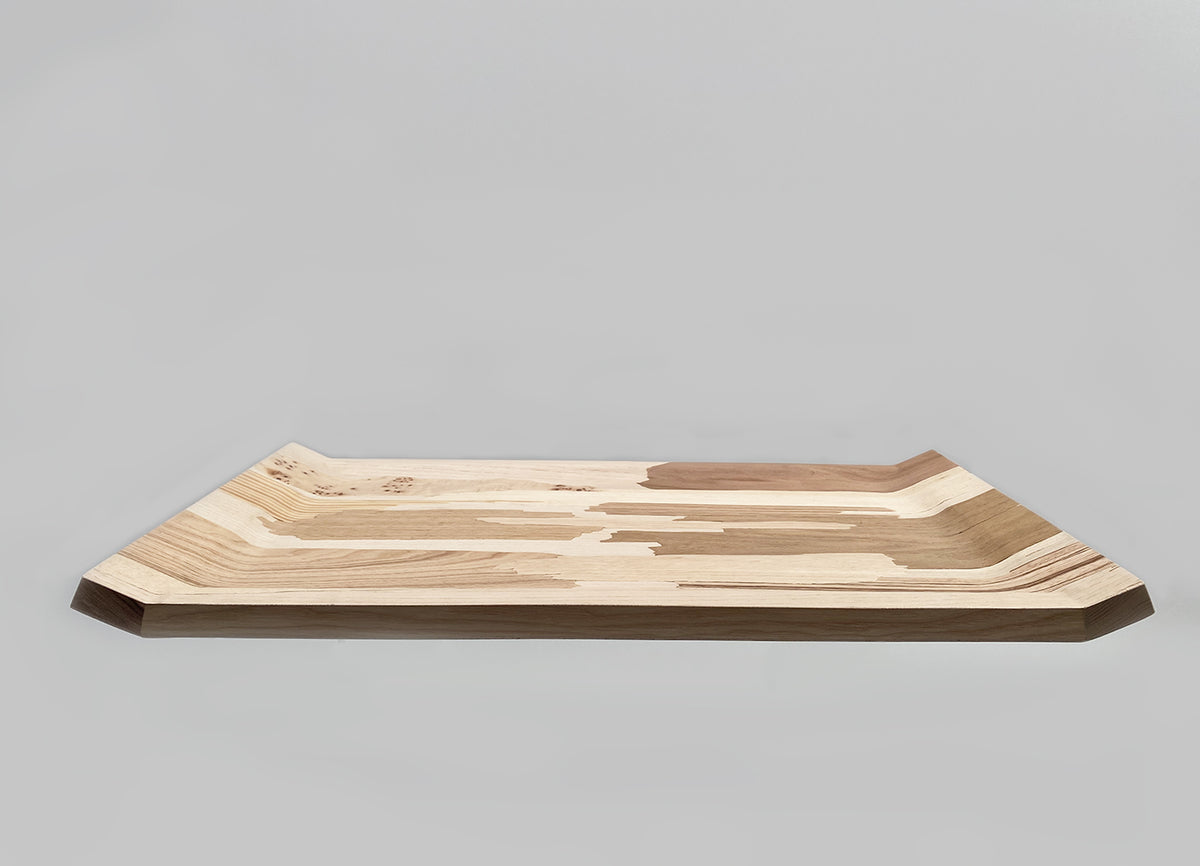 Re-Veneer dienblad van Alessi in licht hout, aanzicht met afgeschuinde hoeken