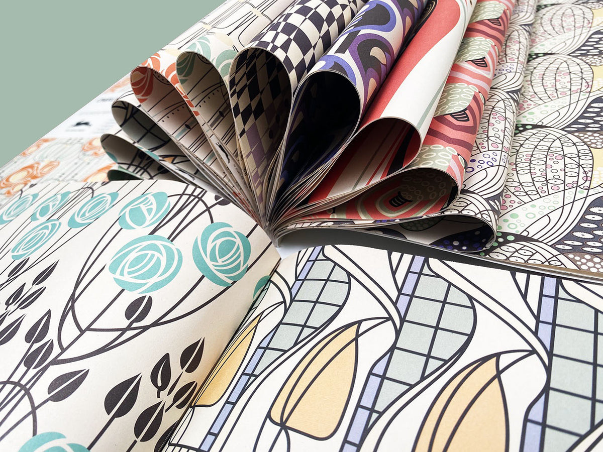 Alessi GiftWrap Set, drie mooie inpakpapierboeken, hier Mackintosh-motieven opengevouwen