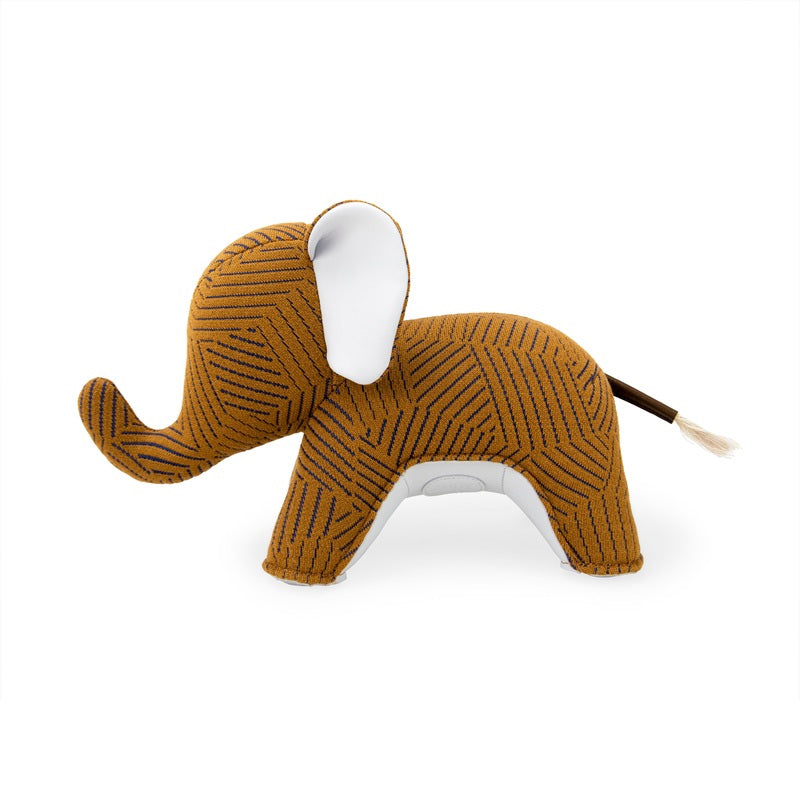 Zuny boekensteun in vorm van bruine olifant, zijaanzicht met geometrisch dessin