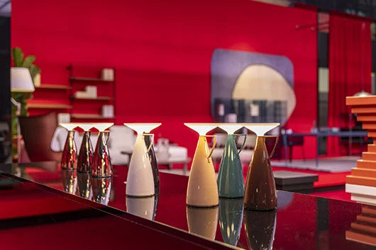 Kartell Camomille tafellampen in diverse kleuren naast elkaar op een rij