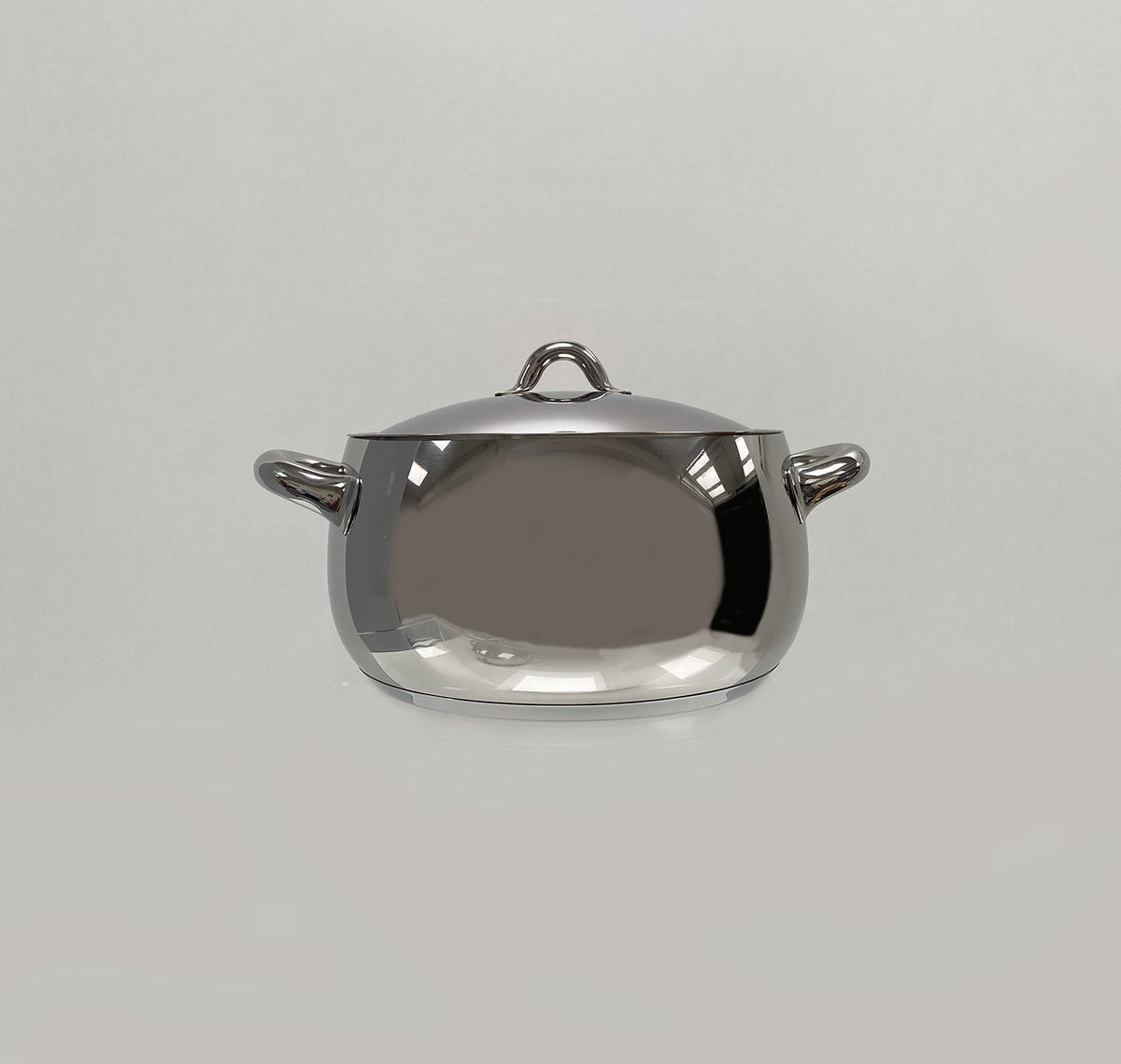 Alessi Mami kookpan met deksel, vooraanzicht, roestvrij staal