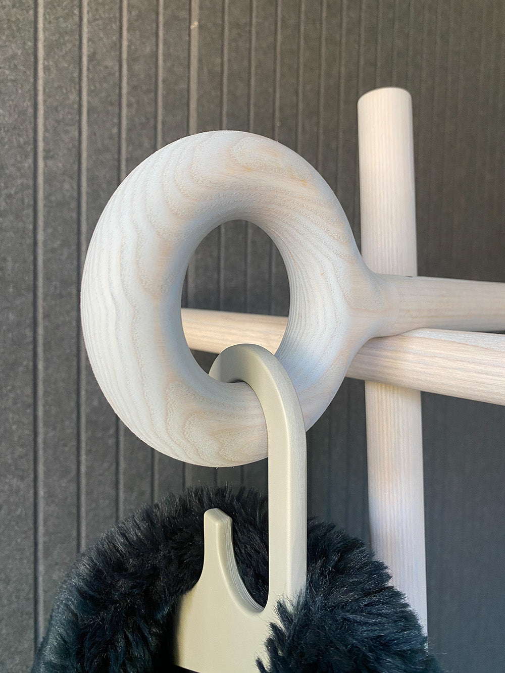 Close-up of the wooden eye-hanger of the Professor Oslo coat rack with clothes hook