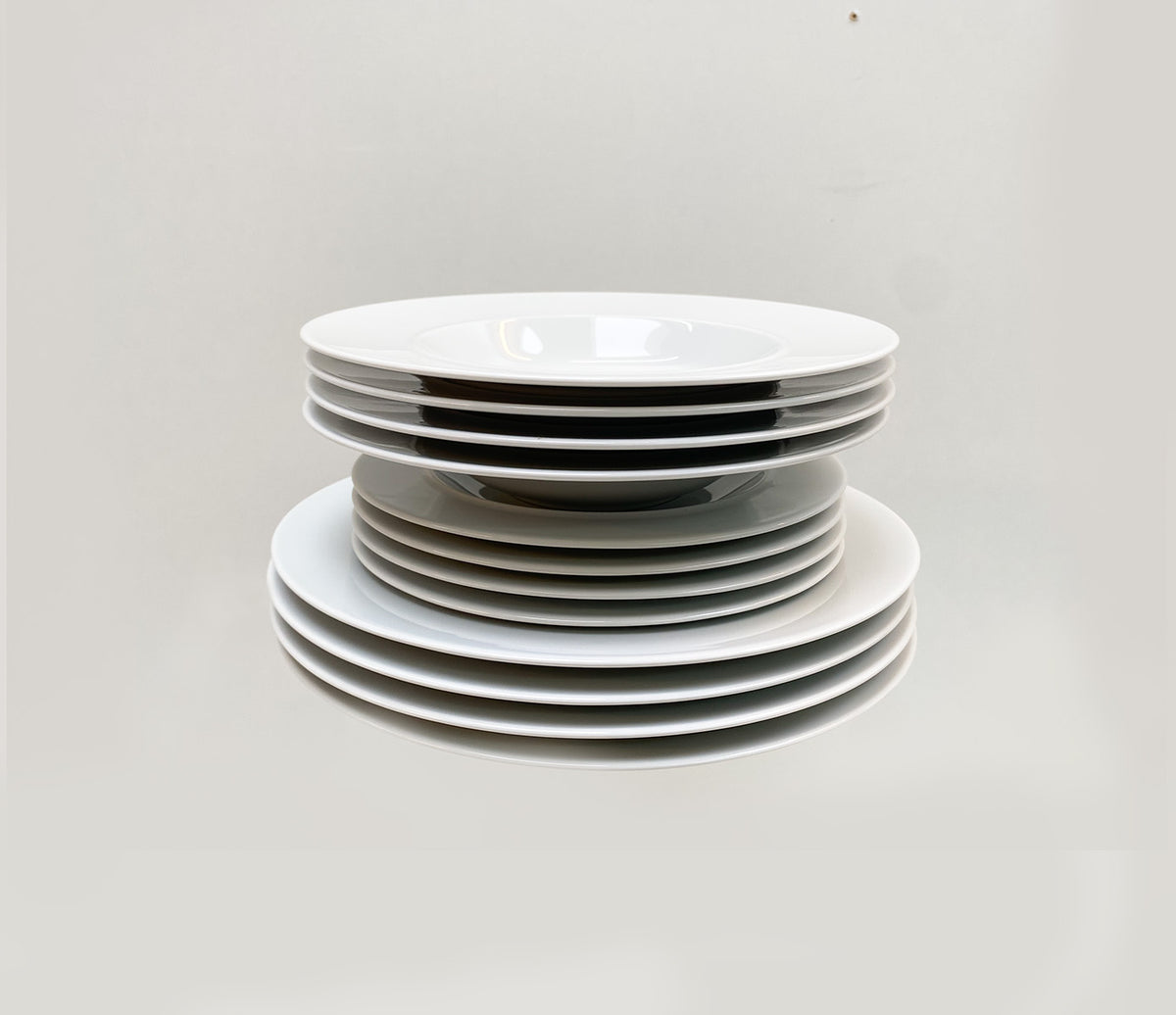 Alessi La Bella Tavola servies, gestapelde diner-, dessert- en diepe borden in wit porselein