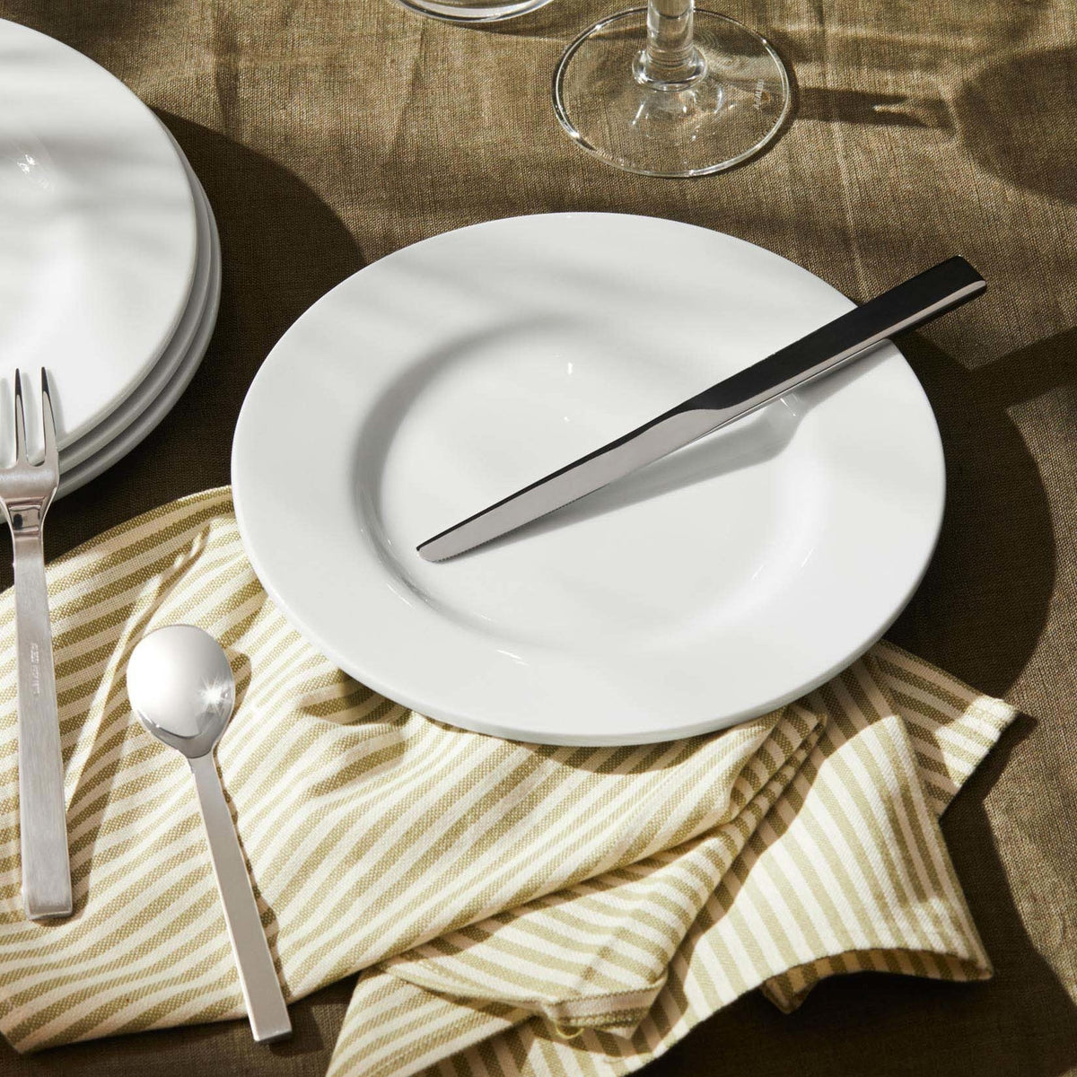 Alessi Santiago dessertmes DC05/6 op tafel