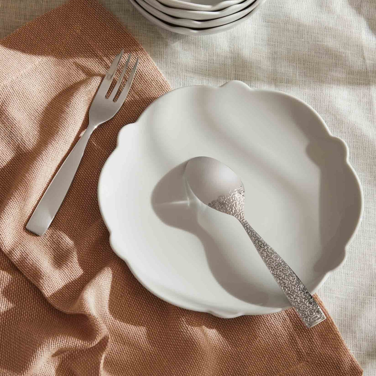 Alessi Dressed gebaksvork MW03/16 op tafel