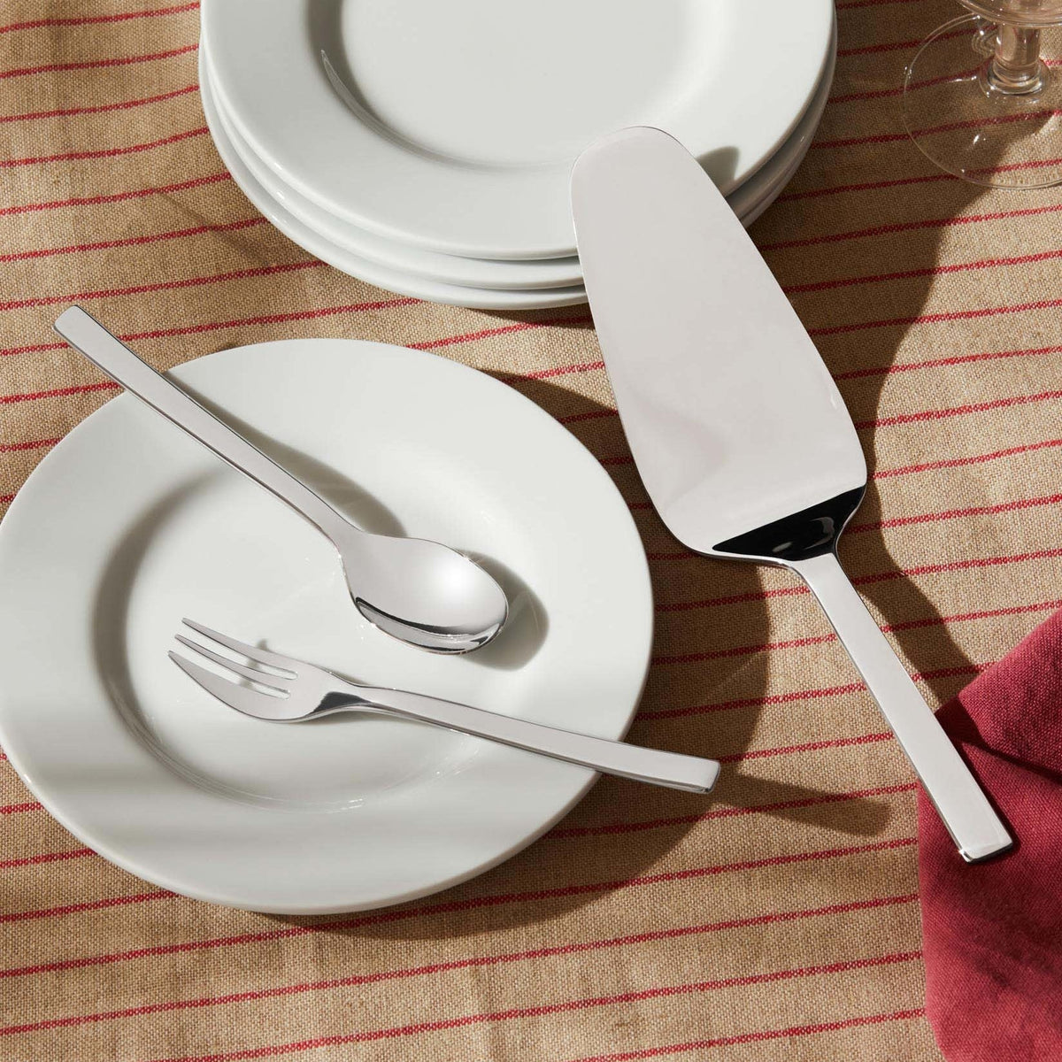 Alessi Ovale gebaksvork REB09/16 op tafel