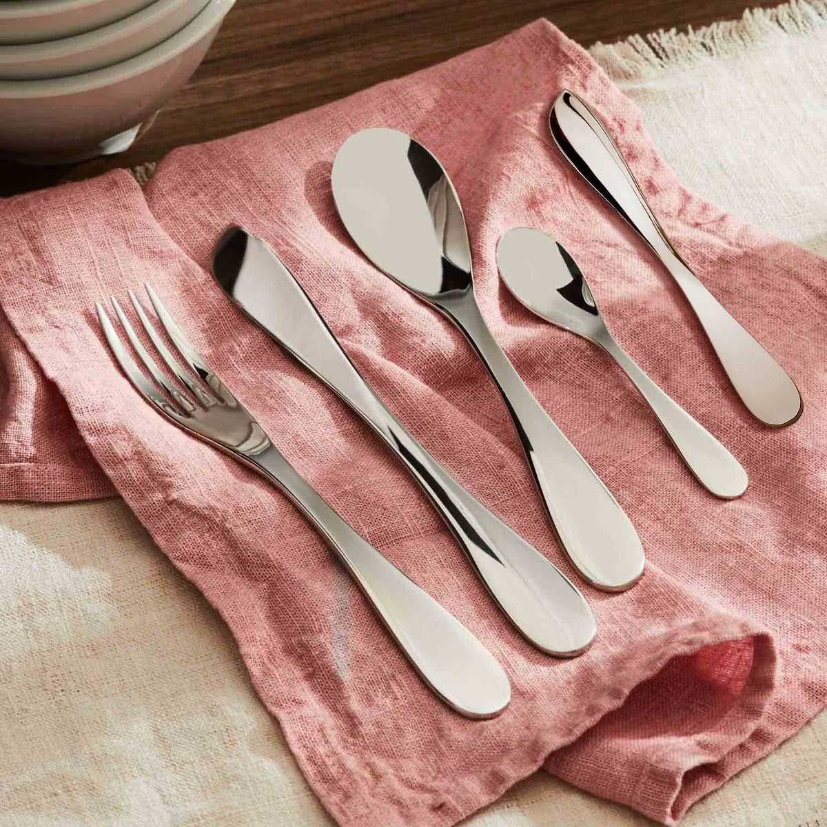 Alessi Eat.it dessertmes WA10/6 op tafel