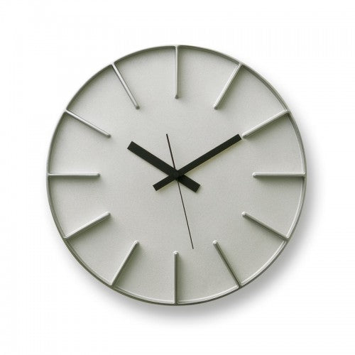 Lemnos Edge wandklok in grijs aluminium, ontworpen door Shin Azumi, diameter 35 cm
